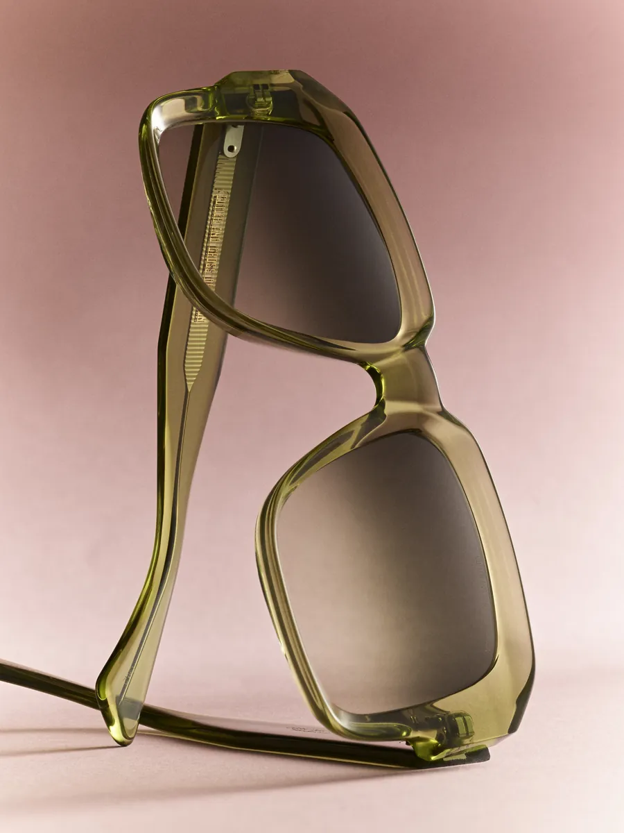 Cutler and Gross, olive sur rose